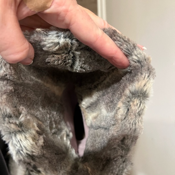 Johnston & Murphy Tan Suede platform Boots.  Fur lined; never worn. - Picture 4 of 8